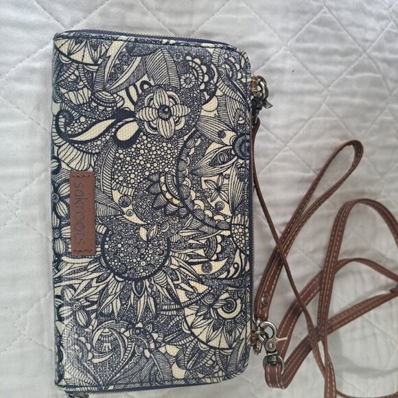 The SAK Sakroots Large Smartphone Crossbody Wallet Navy Spirit Desert Blue Cream - Picture 3 of 9